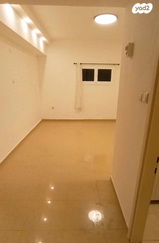 דירה, הרב הרצוג 20, לב העיר, בת ים