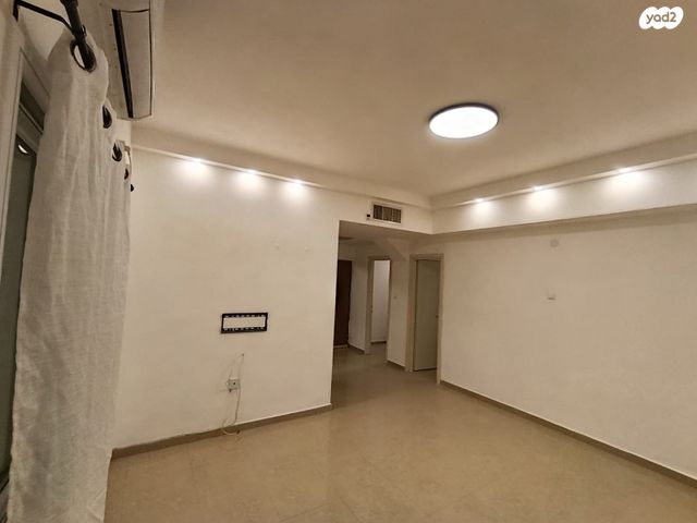 דירה, הרב הרצוג 20, לב העיר, בת ים