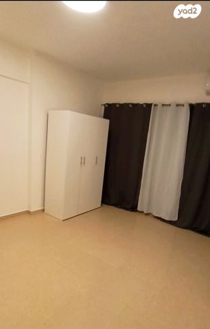 דירה, הרב הרצוג 20, לב העיר, בת ים