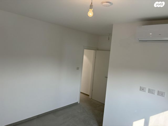 דירה, הרב צבי יהודה קוק 23, אגמים מזרח, אשקלון