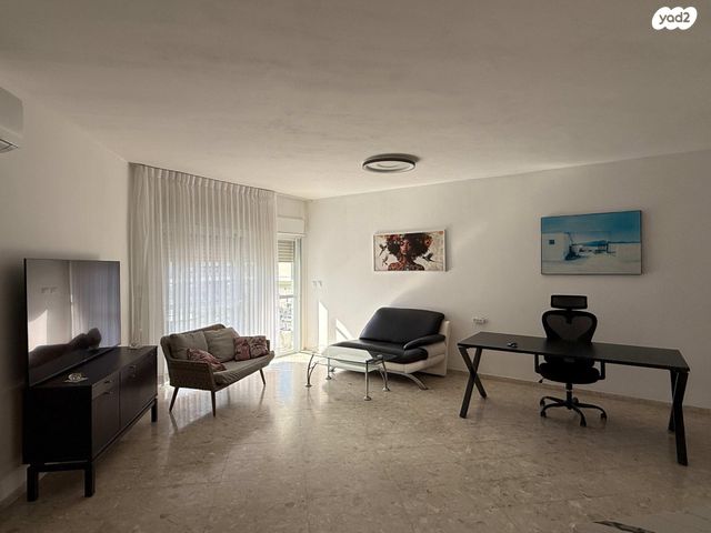 דירה, החלוצים 13, רובע הקריה, הסיטי, אשדוד