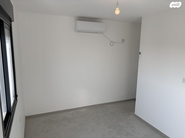 דירה, הרב צבי יהודה קוק 23, אגמים מזרח, אשקלון