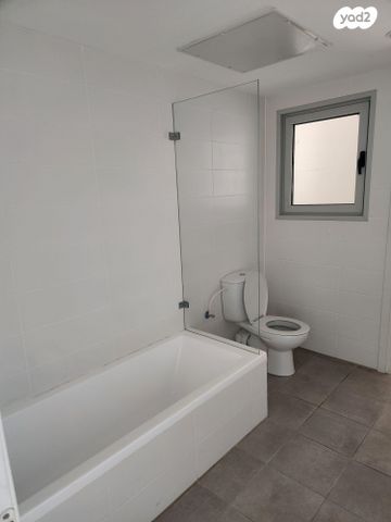 דירה, קרל פופר 11, קרית המדע, נתניה