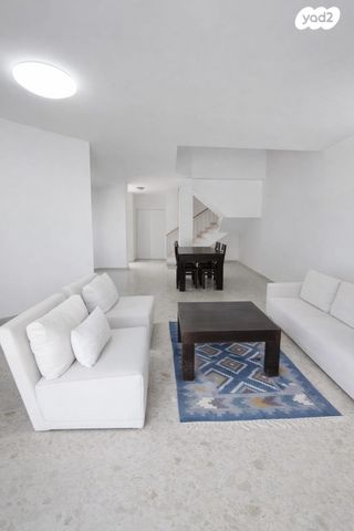 דו משפחתי, נווה אילן - צבאי, יבנה