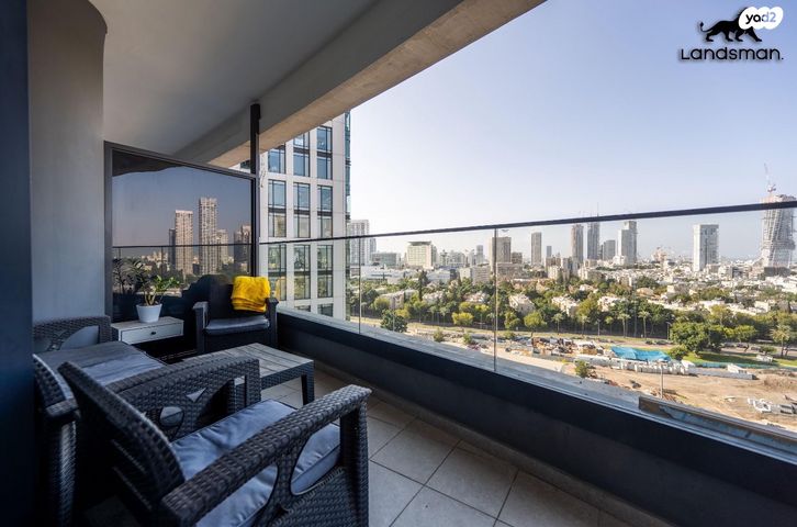 מונטיפיורי, הרכבת