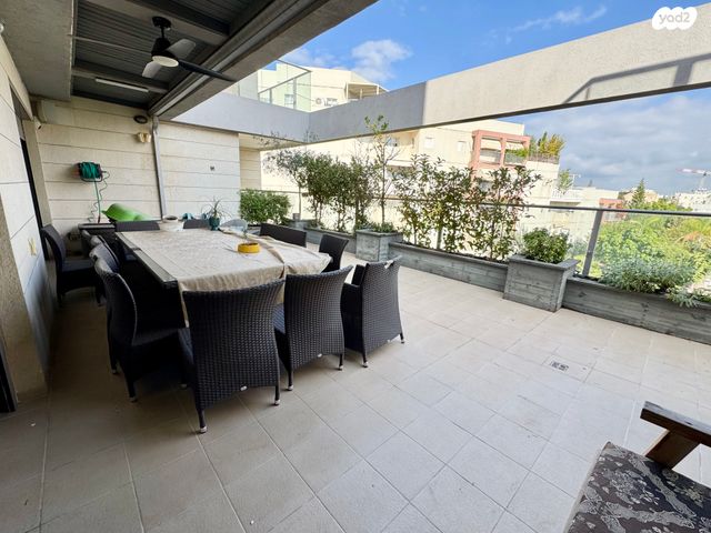 גג/ פנטהאוז, גולן, רמת השרון