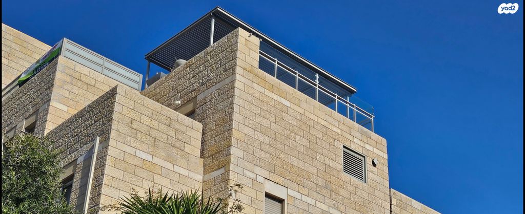 גג/ פנטהאוז, צור הדסה