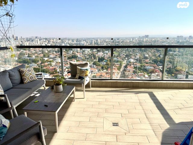 דירה, יעקב תמרי, חצרות המושבה, רחובות