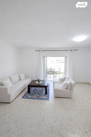 דו משפחתי, נווה אילן - צבאי, יבנה