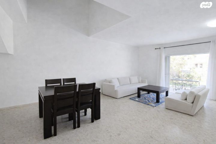 דו משפחתי, נווה אילן - צבאי, יבנה