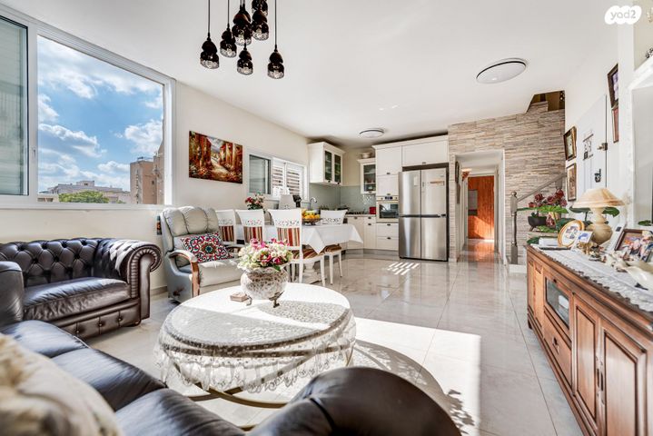 גג/ פנטהאוז, הראב"ע, נווה רם, שיכון מזרחי, רמת גן