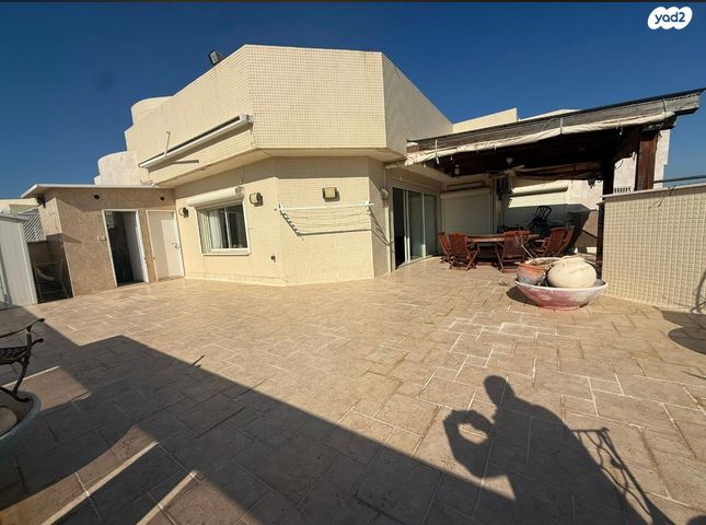 גג/ פנטהאוז, גולדה מאיר, קרית אילון, חולון