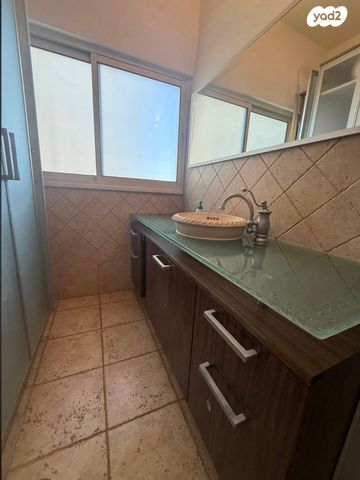 גג/ פנטהאוז, גולדה מאיר, קרית אילון, חולון