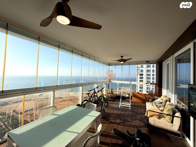 דירה, אהוד מנור, עיר ימים, נתניה