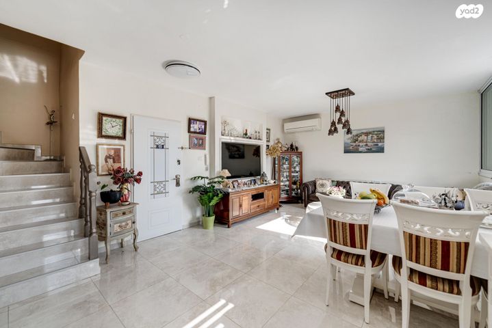 גג/ פנטהאוז, הראב"ע, נווה רם, שיכון מזרחי, רמת גן