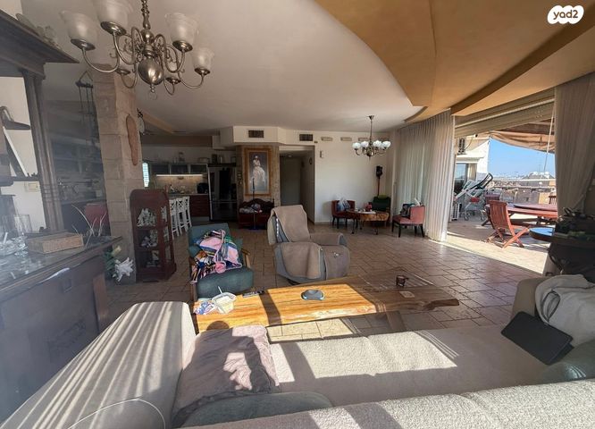 גג/ פנטהאוז, גולדה מאיר, קרית אילון, חולון