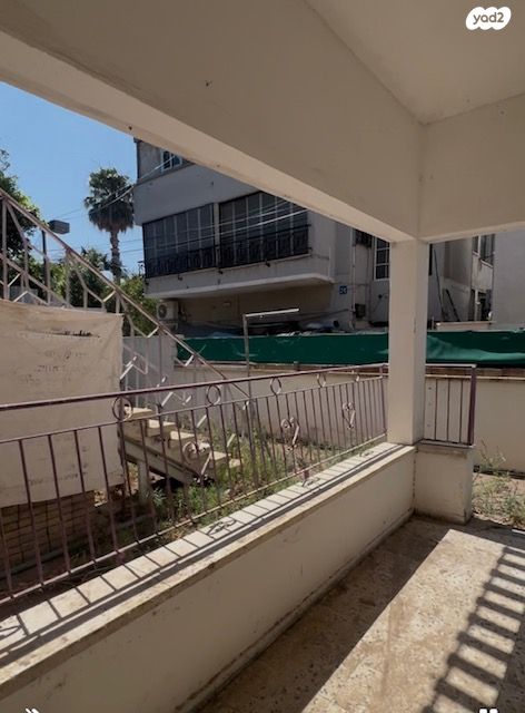 עזרא, הארגזים