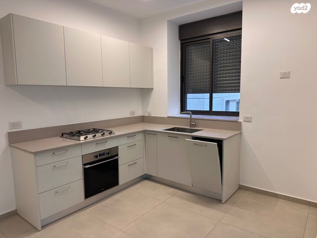 דירה, שדרות הילד 13, שכונת בן גוריון, מרכז העיר ג', רמת גן