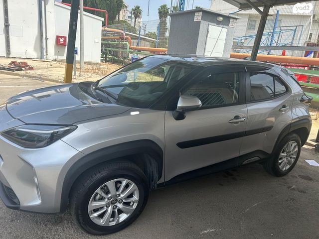 מודעת רכב טויוטה יאריס קרוס