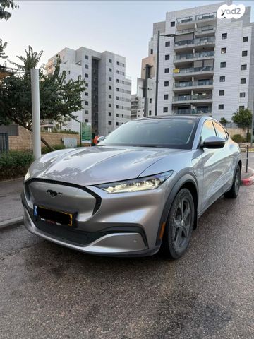 מודעת רכב פורד מוסטנג Mach-E