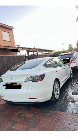 מודעת רכב טסלה מודל 3