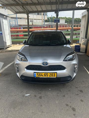 טויוטה יאריס קרוס