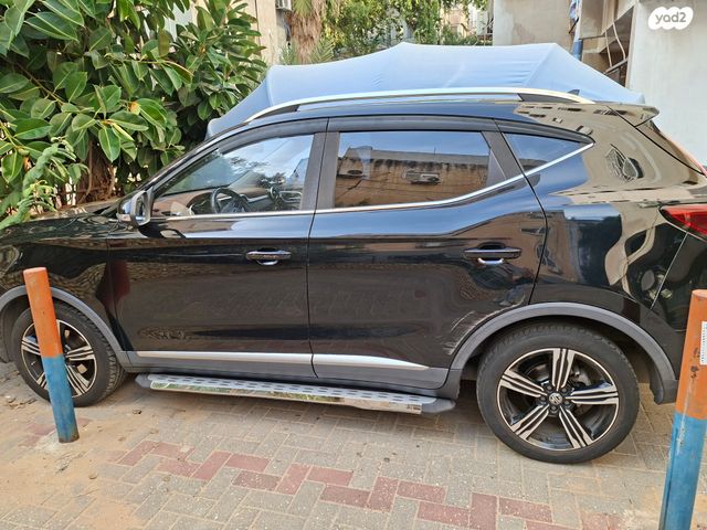 מודעת רכב אם ג'י ZS