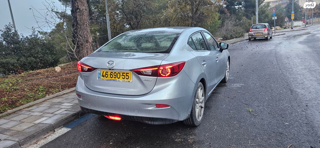 מאזדה 3
