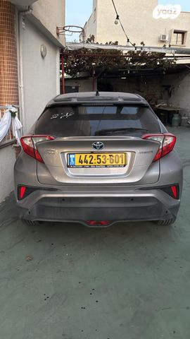 מודעת רכב טויוטה C-HR