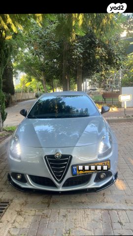 מודעת רכב אלפא רומיאו ג'ולייטה