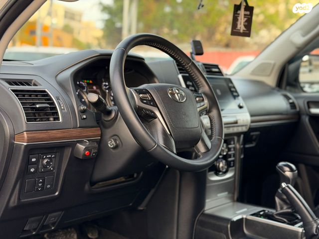 טויוטה לנד קרוזר