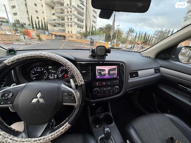 מיצובישי אאוטלנדר