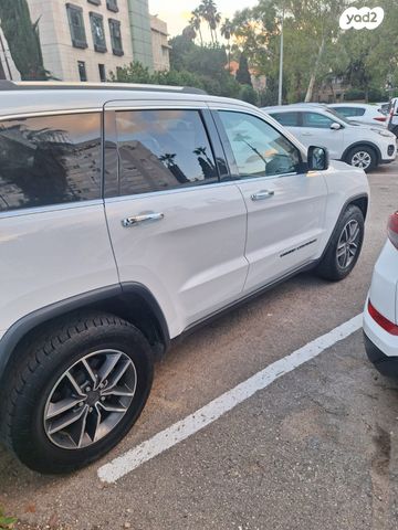 מודעת רכב ג'יפ גרנד צ'ירוקי