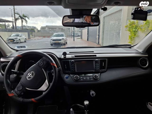 טויוטה RAV4