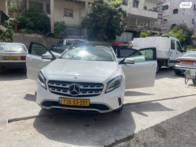 מרצדס-בנץ GLA