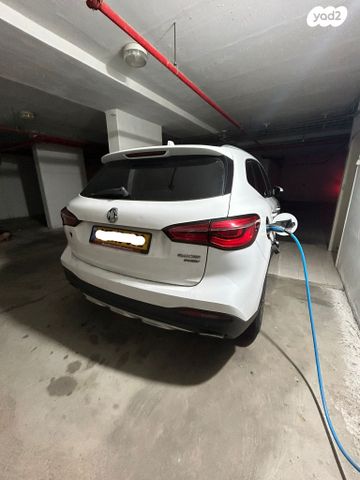 מודעת רכב אם ג'י EHS PHEV