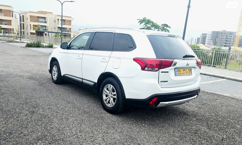 מיצובישי אאוטלנדר