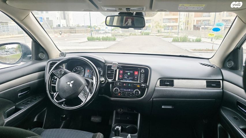 מיצובישי אאוטלנדר