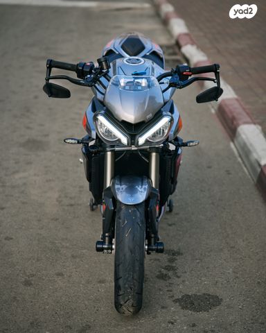 טריומף Street Triple RS