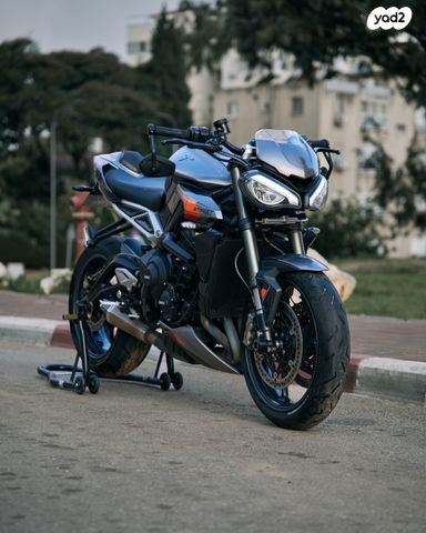 מודעת רכב טריומף Street Triple RS