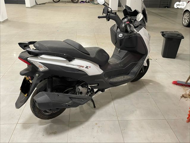 מודעת רכב סאן יאנג ג'וי-מקס Z-300