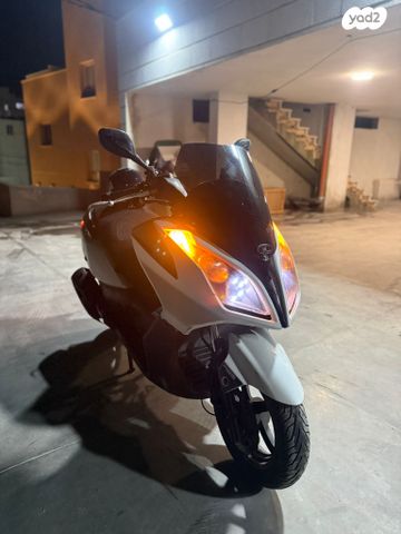 מודעת רכב קימקו דאון-טאון 300