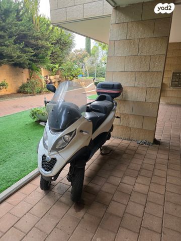 מודעת רכב פיאג'ו MP3 300