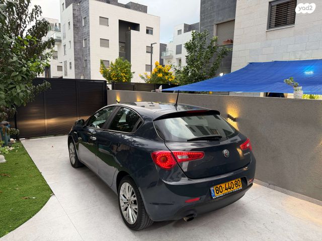 אלפא רומיאו ג'ולייטה