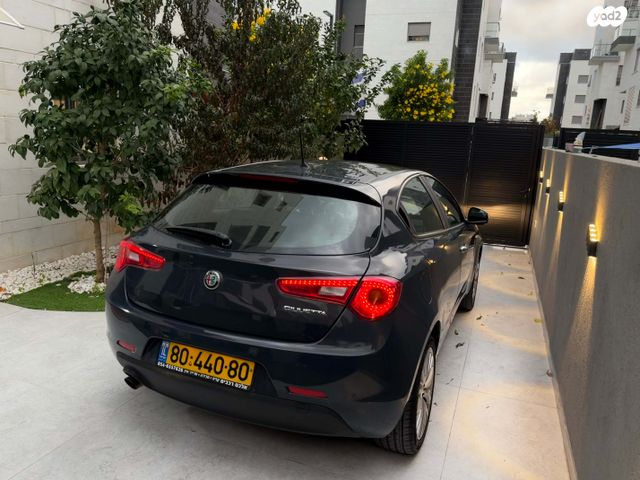 אלפא רומיאו ג'ולייטה