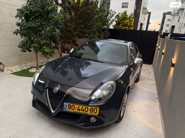 מודעת רכב אלפא רומיאו ג'ולייטה