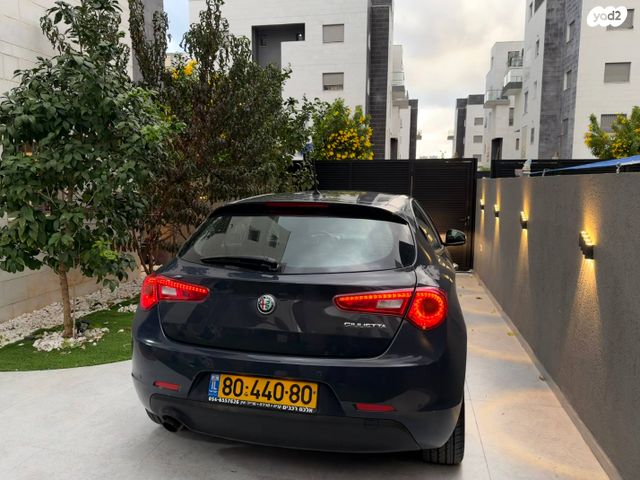 אלפא רומיאו ג'ולייטה