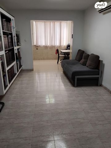 לאה גולדברג 10