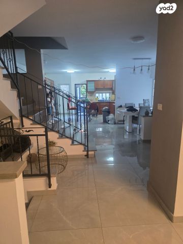 דו משפחתי, יהודה שגיא 3, רמב"ם, ראשון לציון