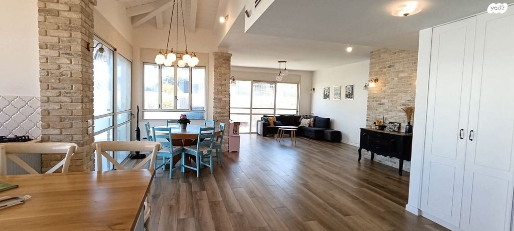 בית פרטי/ קוטג', האירוסים 1, ברקן, ברקן